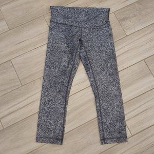 Lululemon Gray Stone Flecked Capri Yoga Pant.   Size 4